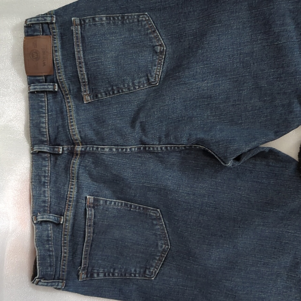 Men's Wrangler Relaxed Fit Jeans Size 40 X 30 - Picture 3 of 7